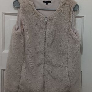 Studio Y Women's Soft Beige Faux Fur Vest